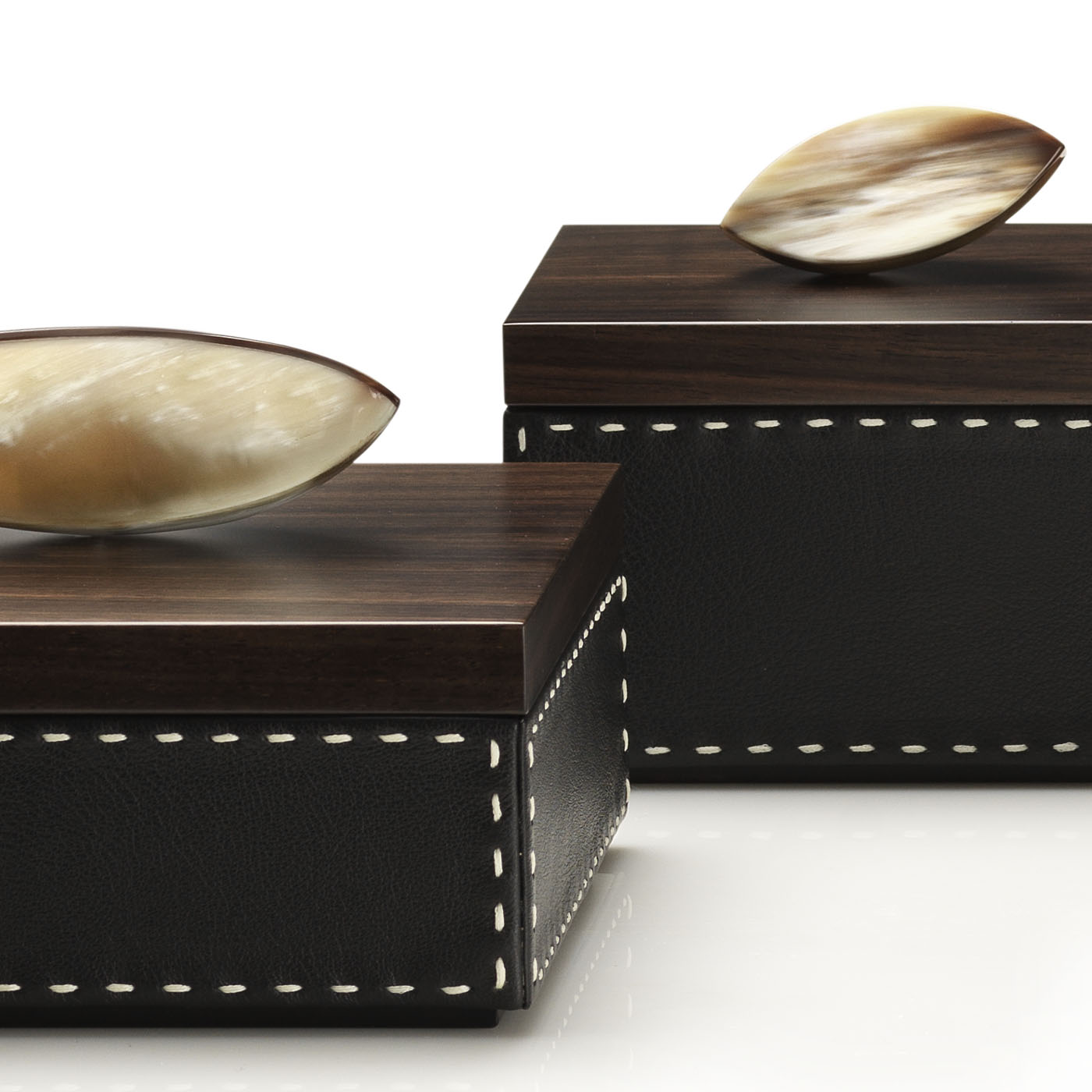 Picture frames and boxes - Capricia box in horn, leather and Amara ebony veneer - detail - Arcahorn