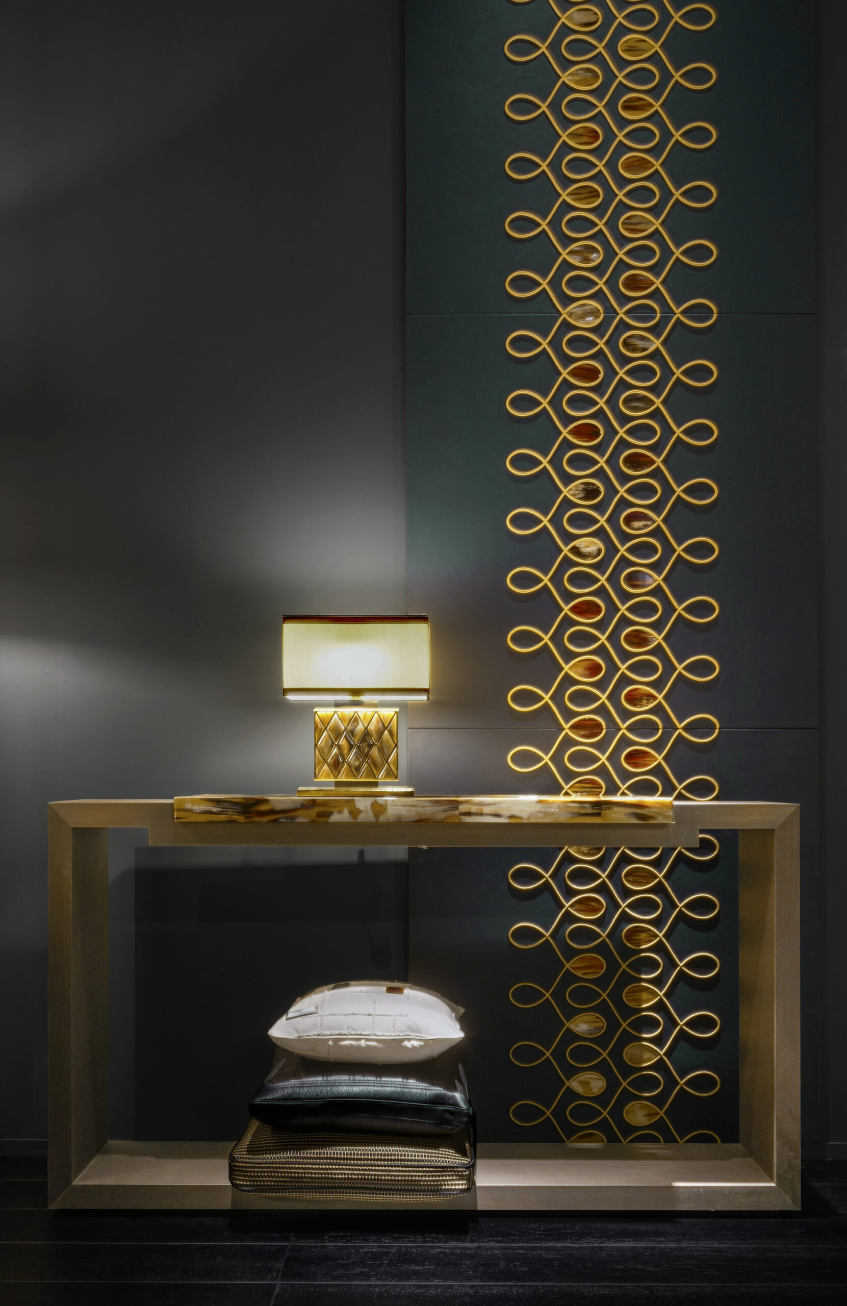 BOISERIE IN PELLE RICAMATA ZAFIRA - immagine 3